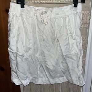 Drawstring white skirt with pockets